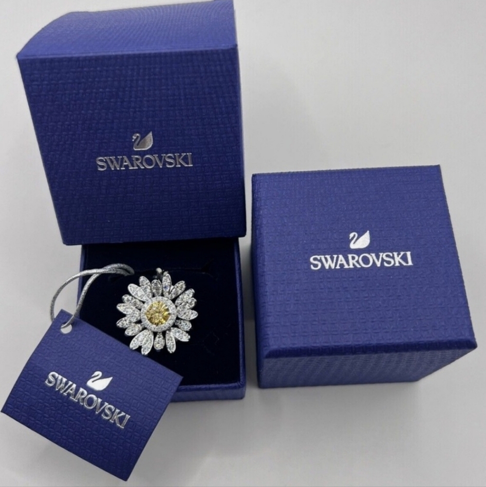 Authentic Swarovski Ring - Picture 9 of 11